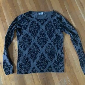 Gray sweater with black design